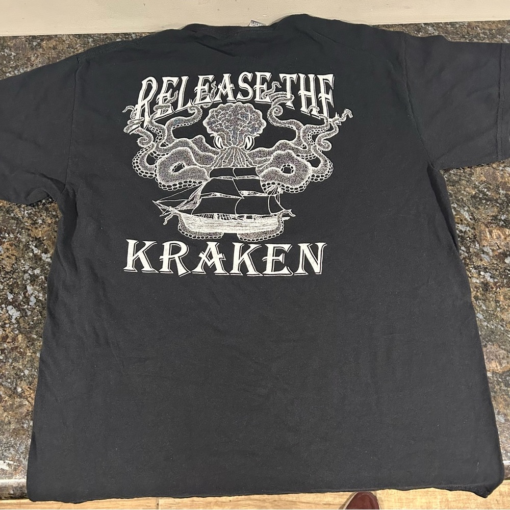 Pirate Voyage Pigeon Forge Release the Kraken Black Shirt Adult Large